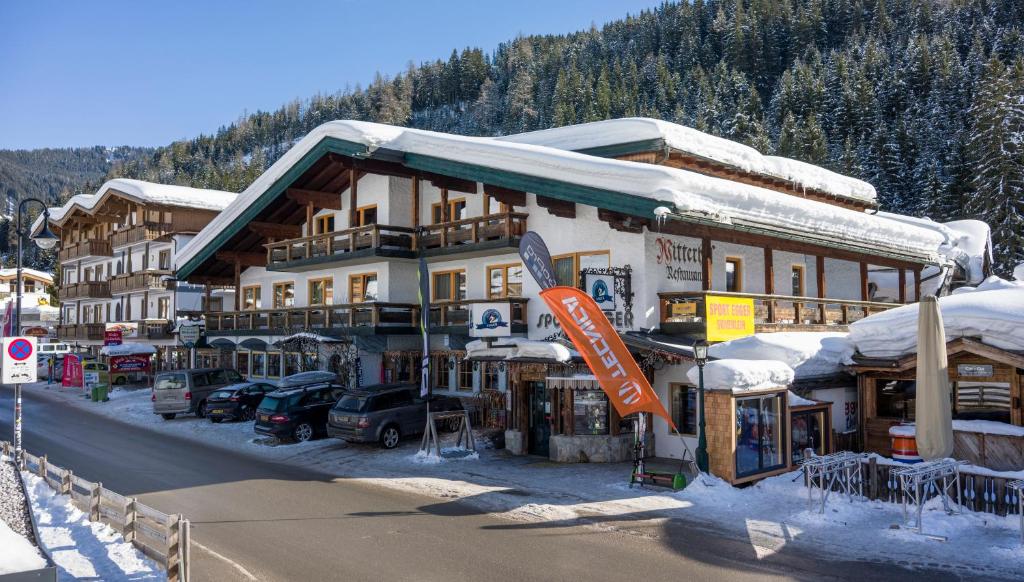 Nespecifikovaný výhled na hory nebo výhled na hory při pohledu z hotelu