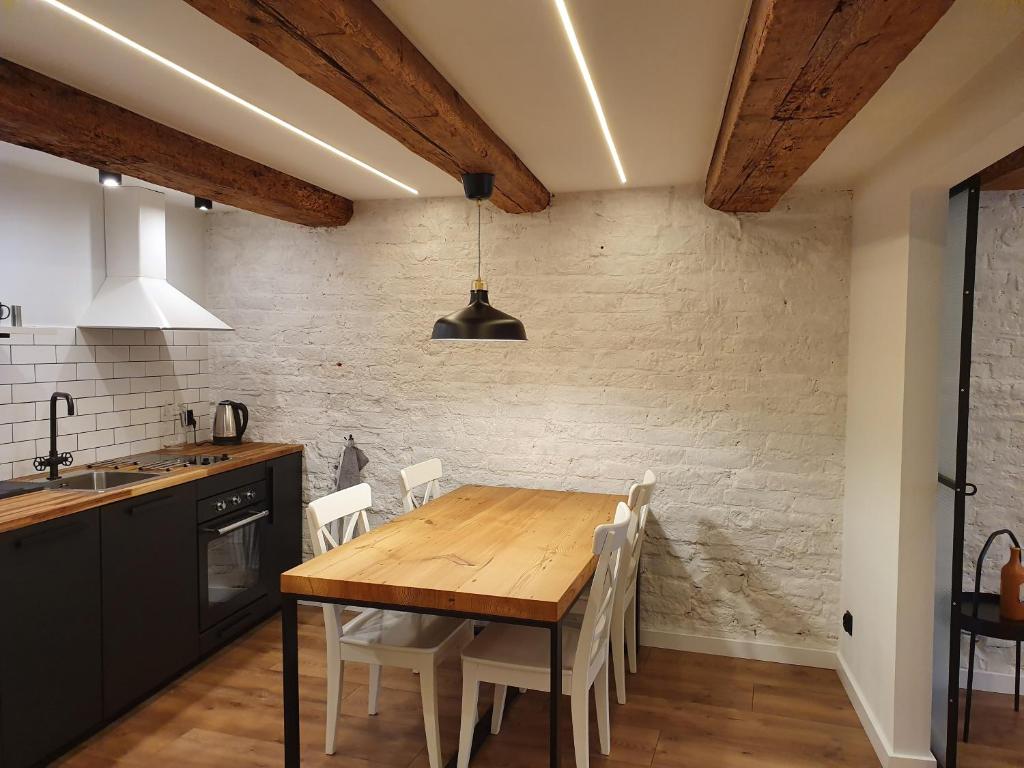 Kuchyňa alebo kuchynka v ubytovaní Apartament na starówce Toruń