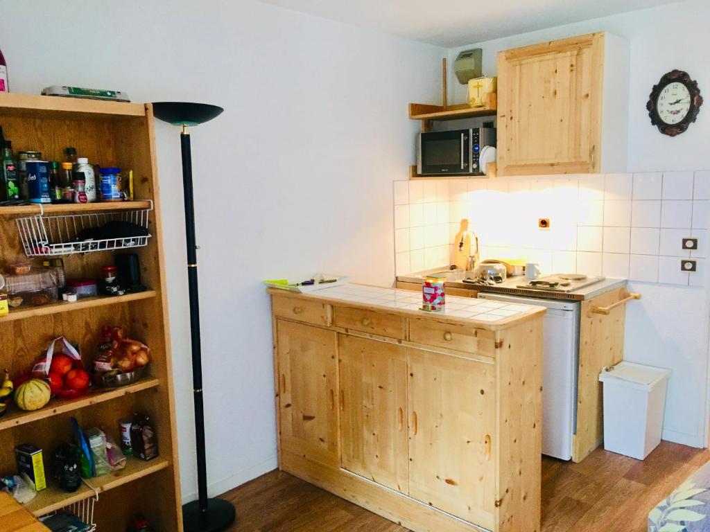 Kuchyň nebo kuchyňský kout v ubytování Cosy central Studio with a view, balcony 20m2 4ppl