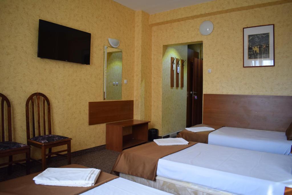 Postel nebo postele na pokoji v ubytování Slavyanska Beseda Hotel