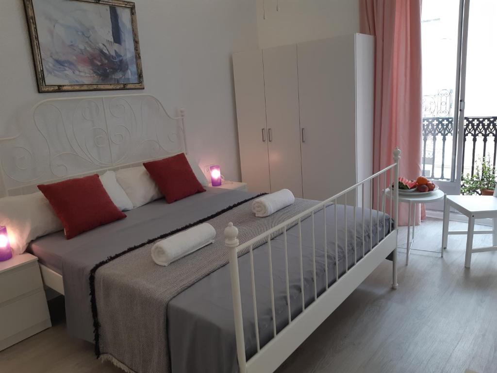 Postel nebo postele na pokoji v ubytování Wonderful Apartment in the Center by the Sea