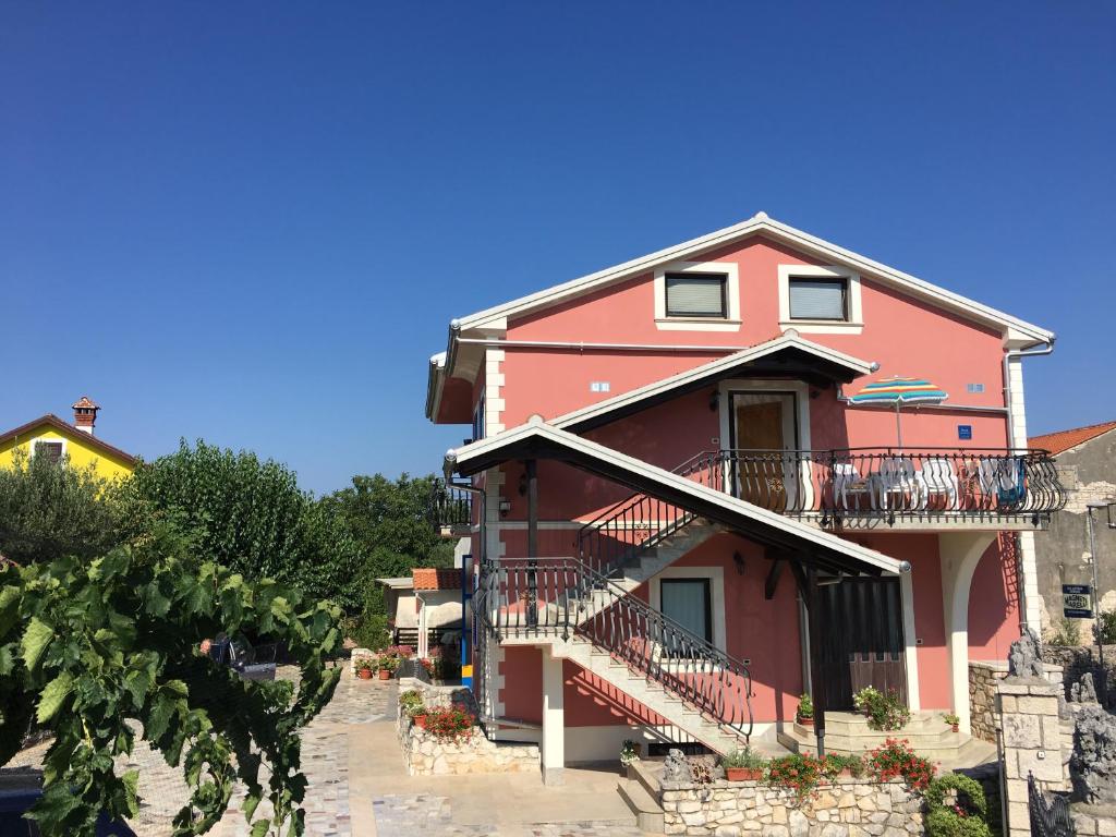 Budova, kde se apartmán nachází