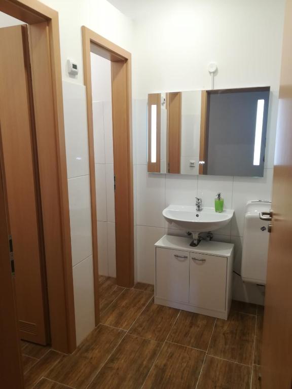 Koupelna v ubytování Jura Hotel