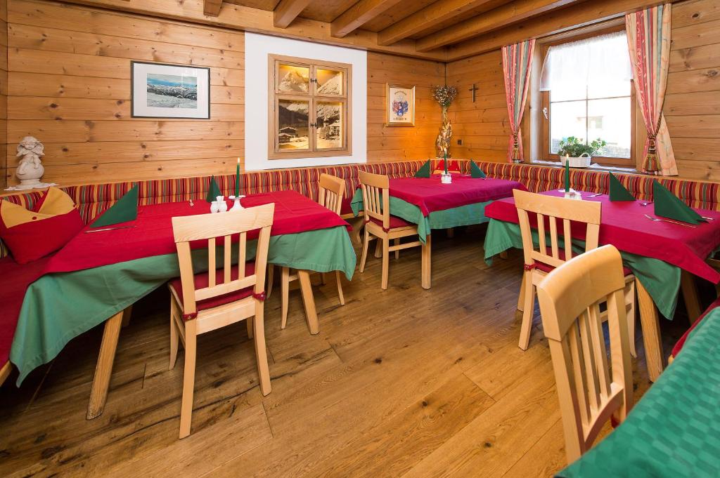 Restaurace v ubytování Gasthaus & Pension Alphorn