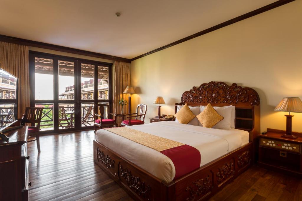 Postel nebo postele na pokoji v ubytování Angkor Paradise Hotel