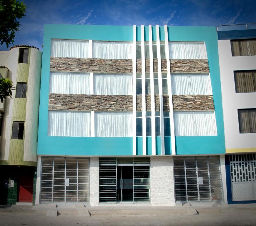 a building with white and blue at Fragata Camaná in Camaná