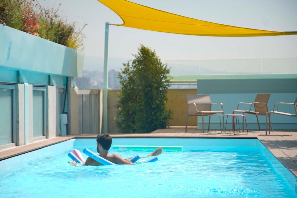 Bazén v ubytování Bossa Nova Beirut Hotel nebo v jeho okolí