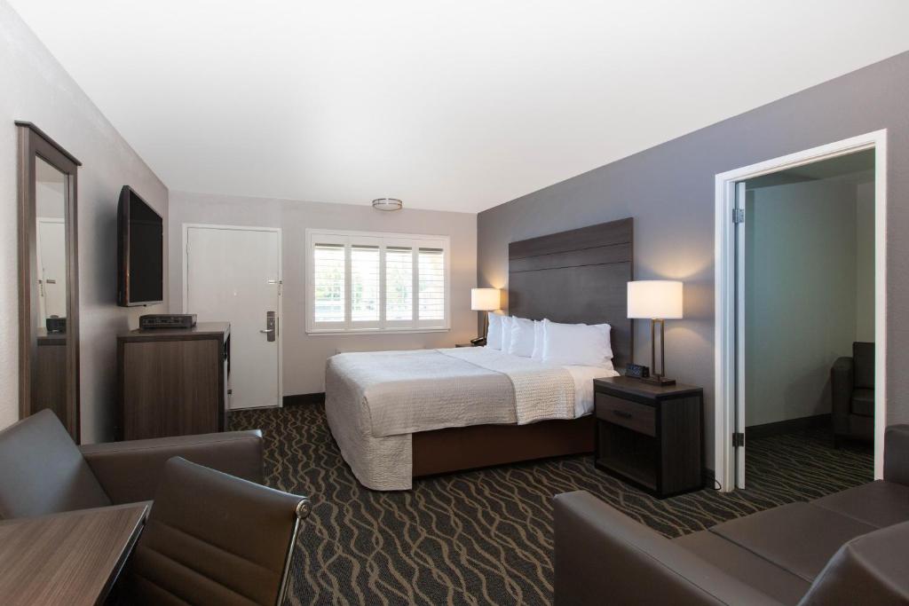 Days Inn by Wyndham Ukiah - 1 Queen Bed And 1 Twin Bed, Non-Smoking