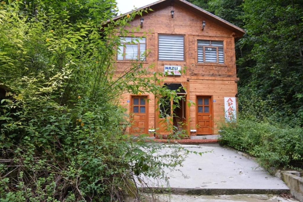 A garden outside AYDER Nazlı çiçek apart