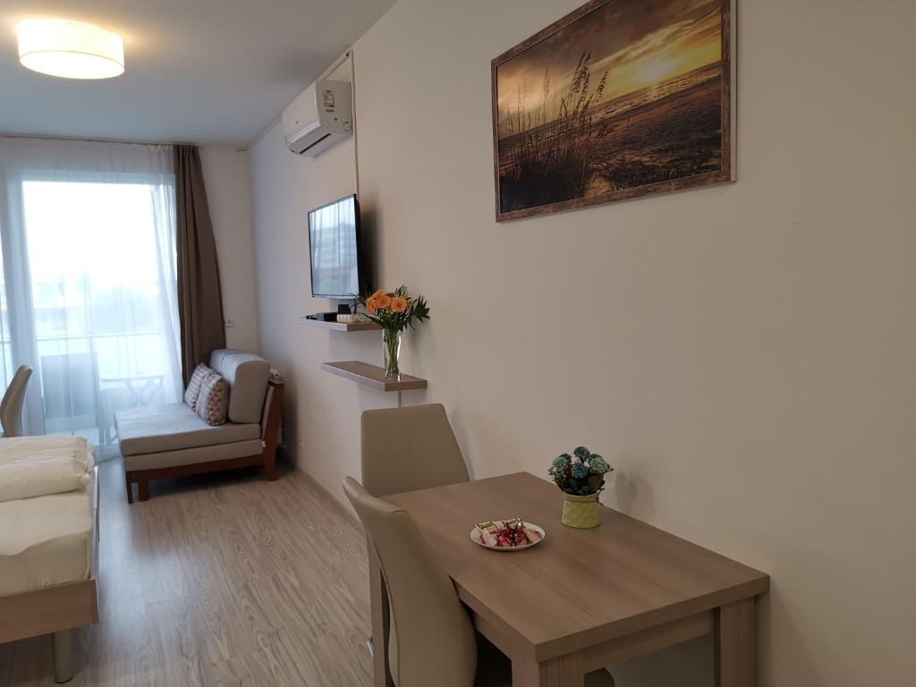 A bed or beds in a room at Corvin holiday Apartments hotel