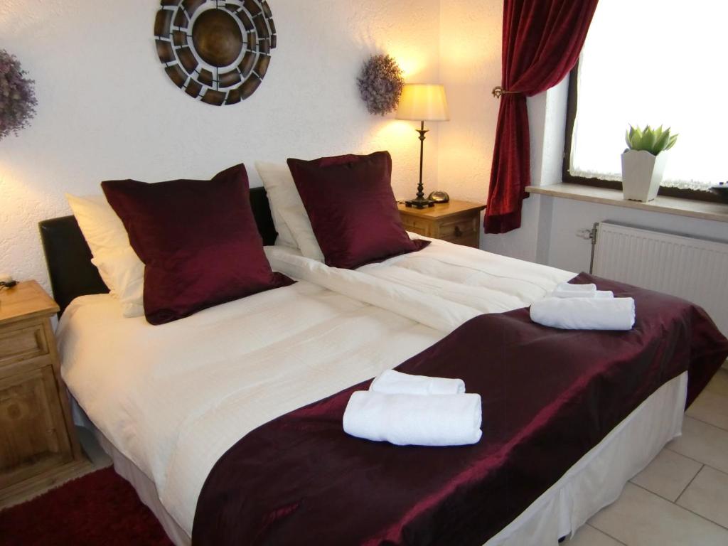 Postel nebo postele na pokoji v ubytování Hotel Garni Zeranka