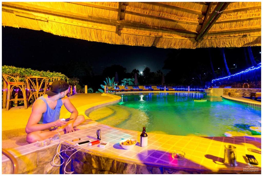 Bazén v ubytování Al Hamra Jungle Resort nebo v jeho okolí