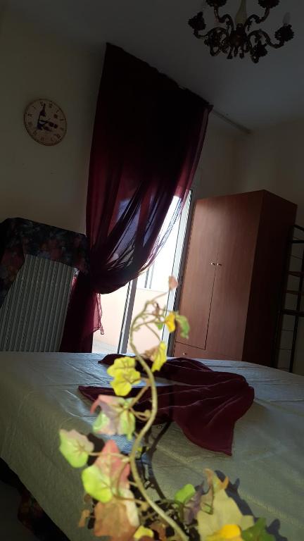 Posteľ alebo postele v izbe v ubytovaní CENTER Near the sea and Metro!Unique crystal apartment with amazing view