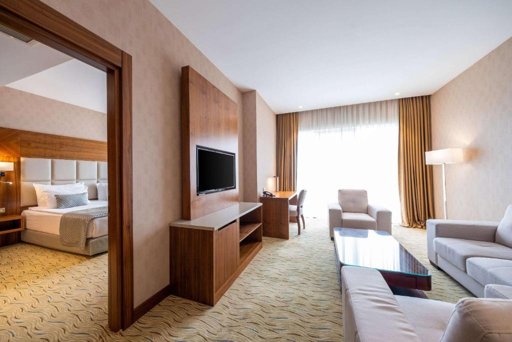 Clarion Hotel Istanbul Mahmutbey - Suite Doble - No Fumadores