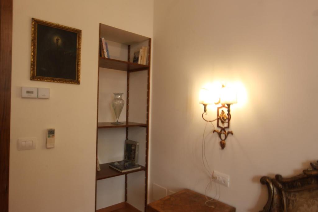 The library in Az apartmant