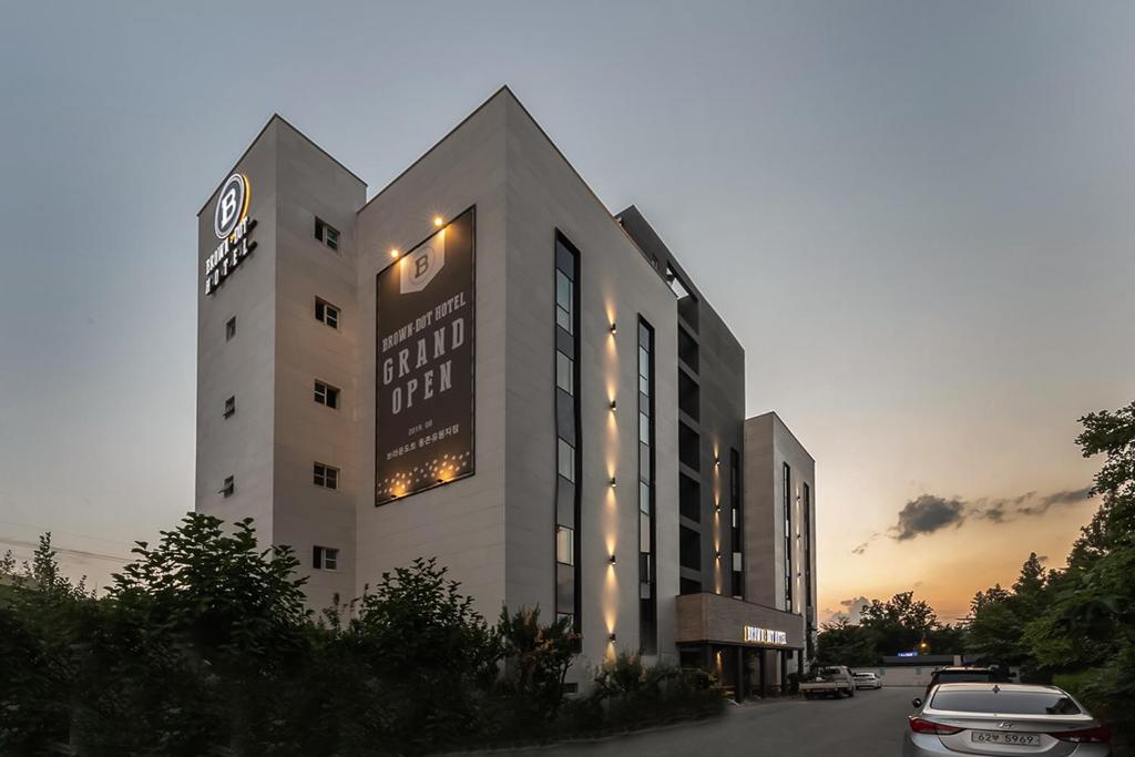 a building with a car parked in a parking lot at Brown-Dot Hotel Dongchon Amusement Park in Daegu