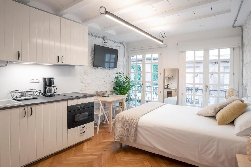 A kitchen or kitchenette at Oktheway Coruña Historic Center