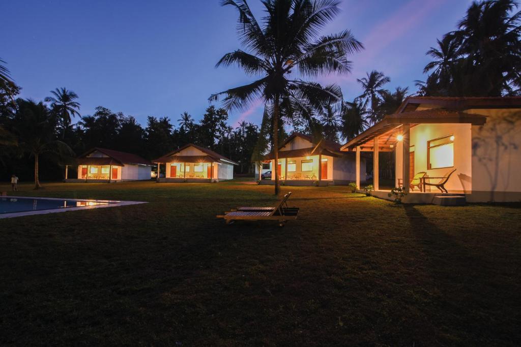 Bazén v ubytování Ambarella Lodge - Katunayake nebo v jeho okolí