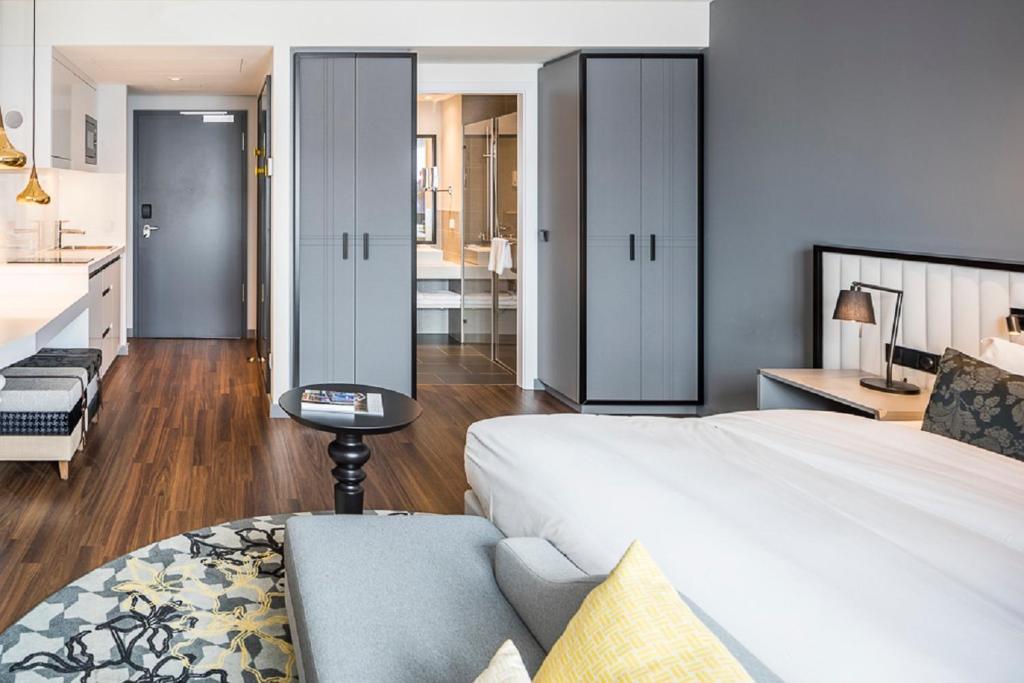 Capri by Fraser, Frankfurt - Resim 15