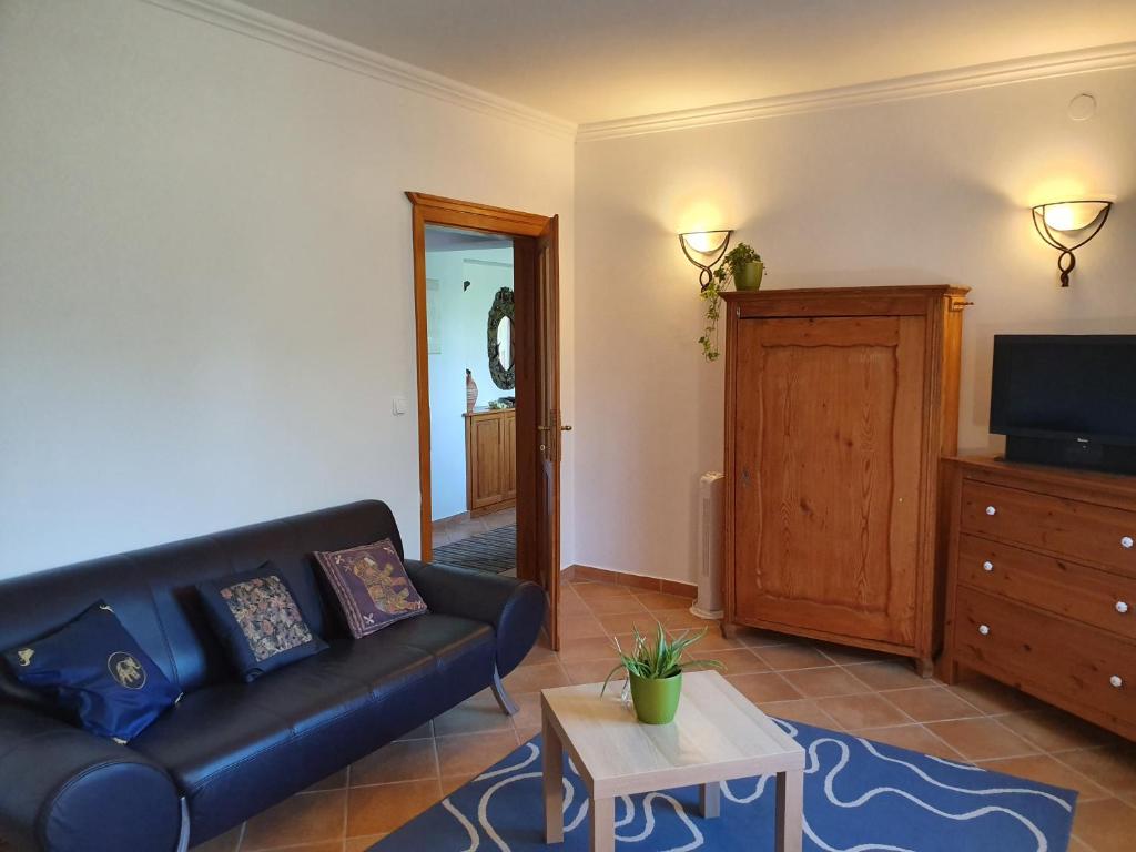 Telewizja i/lub zestaw kina domowego w obiekcie Pension und Landhaus Steirerengel - Ferien & Jagd