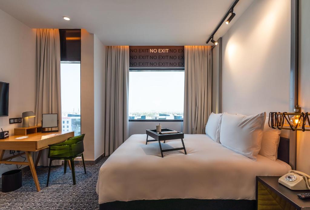 Postel nebo postele na pokoji v ubytování Studio One Hotel