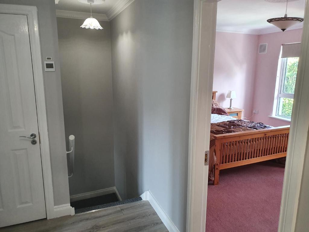 Postel nebo postele na pokoji v ubytování Wolseley Park guest house