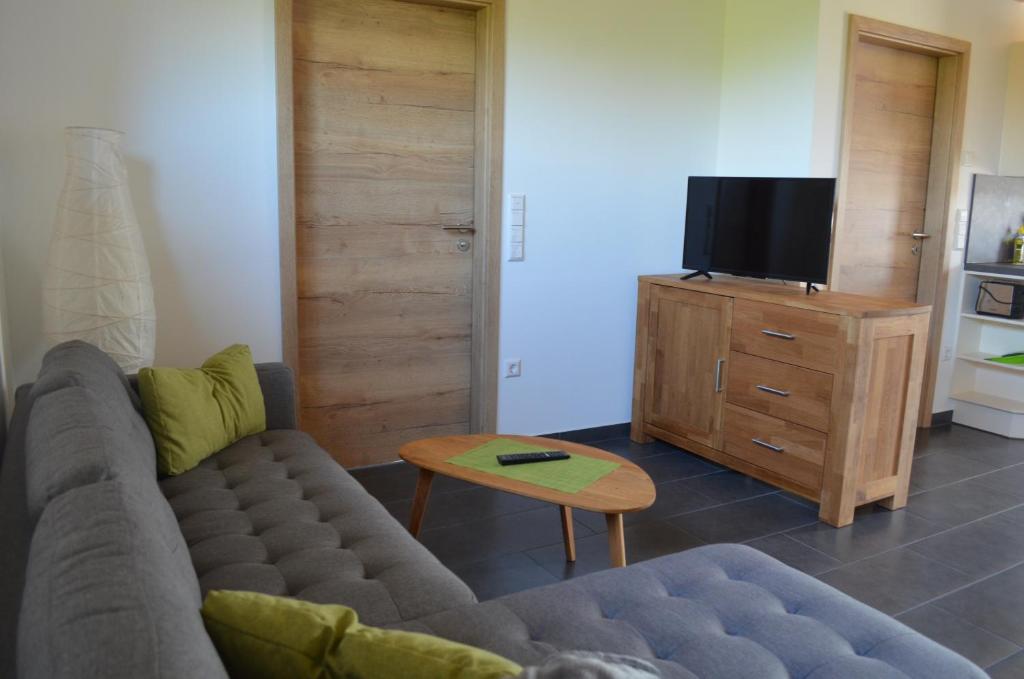 Haus Mone - Three-Bedroom Apartment
