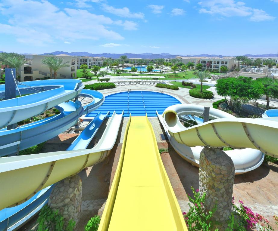 Bazén v ubytování JAZ Mirabel Resort nebo v jeho okolí