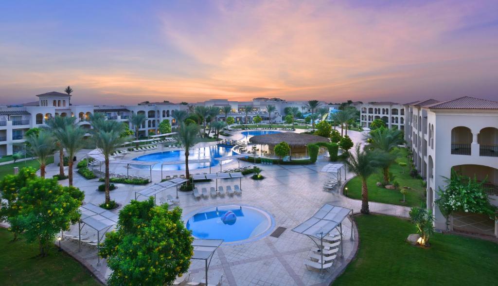 Bazén v ubytování JAZ Mirabel Resort nebo v jeho okolí