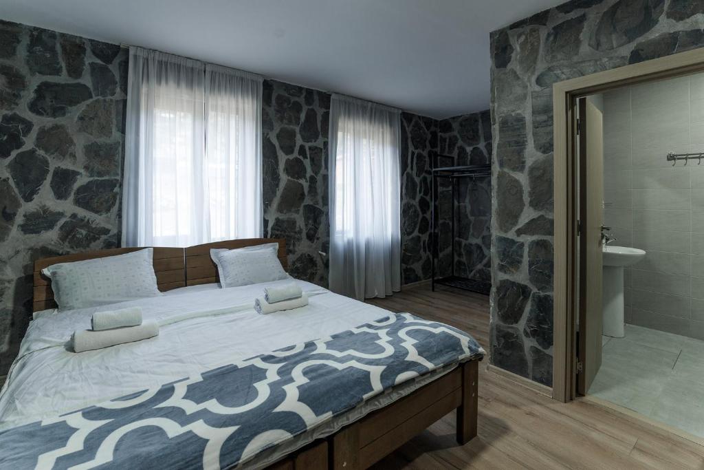Postel nebo postele na pokoji v ubytování Hotel Complex Nabadi