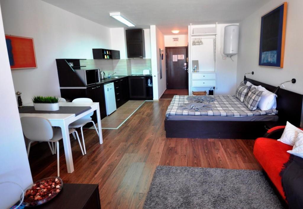 Kuchyň nebo kuchyňský kout v ubytování Apartman u kompleksu Royal Towers