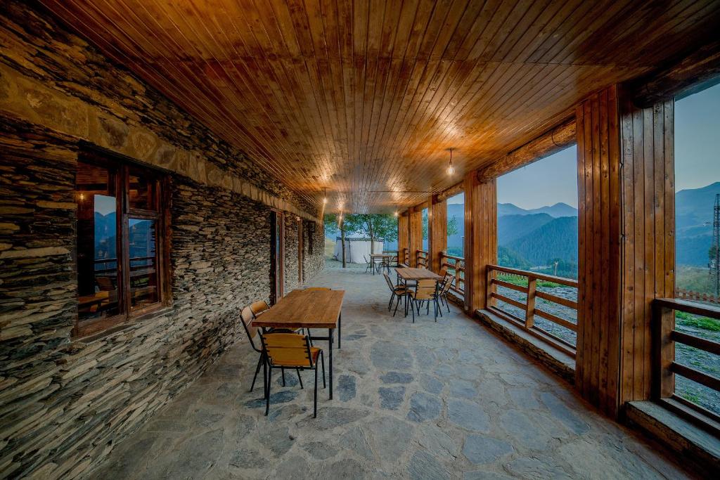 Nespecifikovaný výhled na hory nebo výhled na hory při pohledu z hotelu