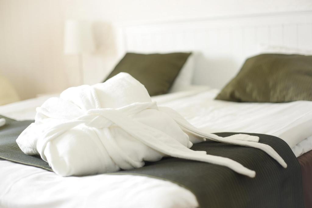 Postel nebo postele na pokoji v ubytování Yxnerum Hotell