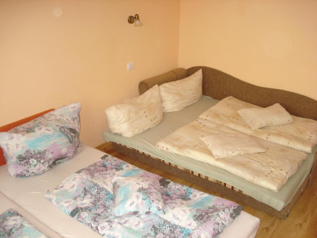 Łóżko lub łóżka w pokoju w obiekcie Sunshine Apartment