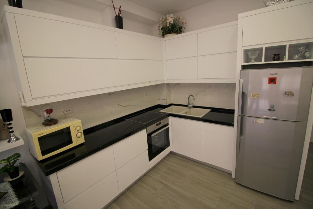 Kuchyň nebo kuchyňský kout v ubytování Edina by Hp Hotel