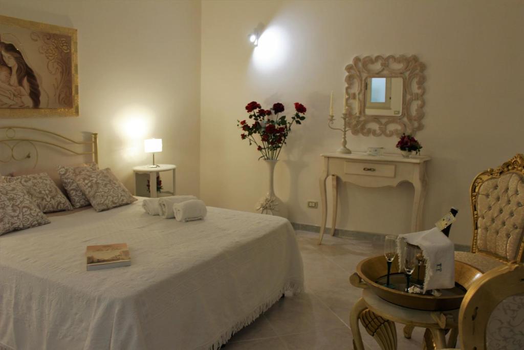 A bed or beds in a room at De Mola Holiday House