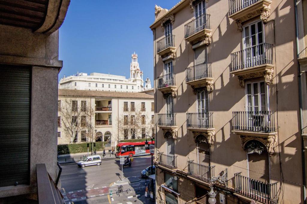 Central Station. Free Wifi & Terrace, Valencia – Updated 2023 ...