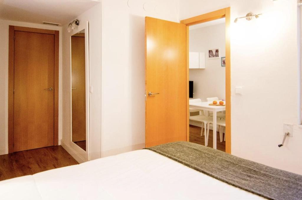 Central Station. Free Wifi & Terrace, Valencia – Updated 2023 ...