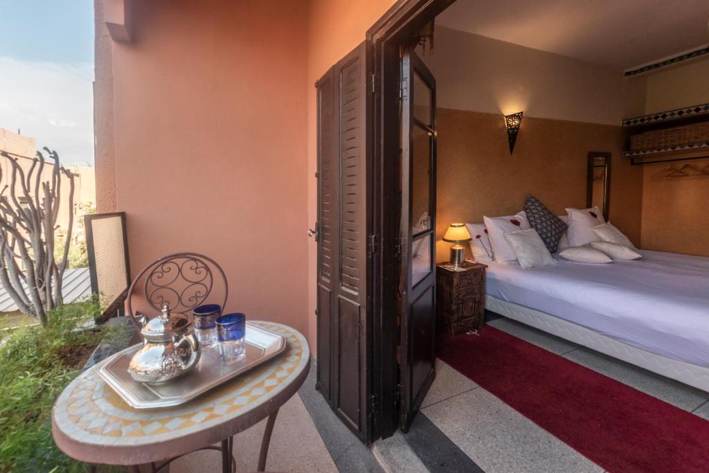 Postel nebo postele na pokoji v ubytování Villa Soraya Hammam & Jacuzzi