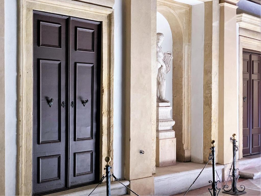 a black door on the side of a building at Fratta5 Luxury Apartment in Verona