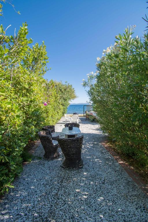 Fotografie z fotogalerie ubytování Romantic Seafront Studio - Dream Garden v destinaci Platanidia