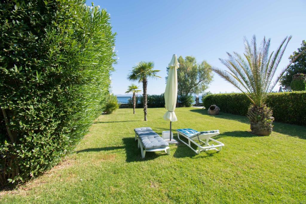 Fotografie z fotogalerie ubytování Romantic Seafront Studio - Dream Garden v destinaci Platanidia
