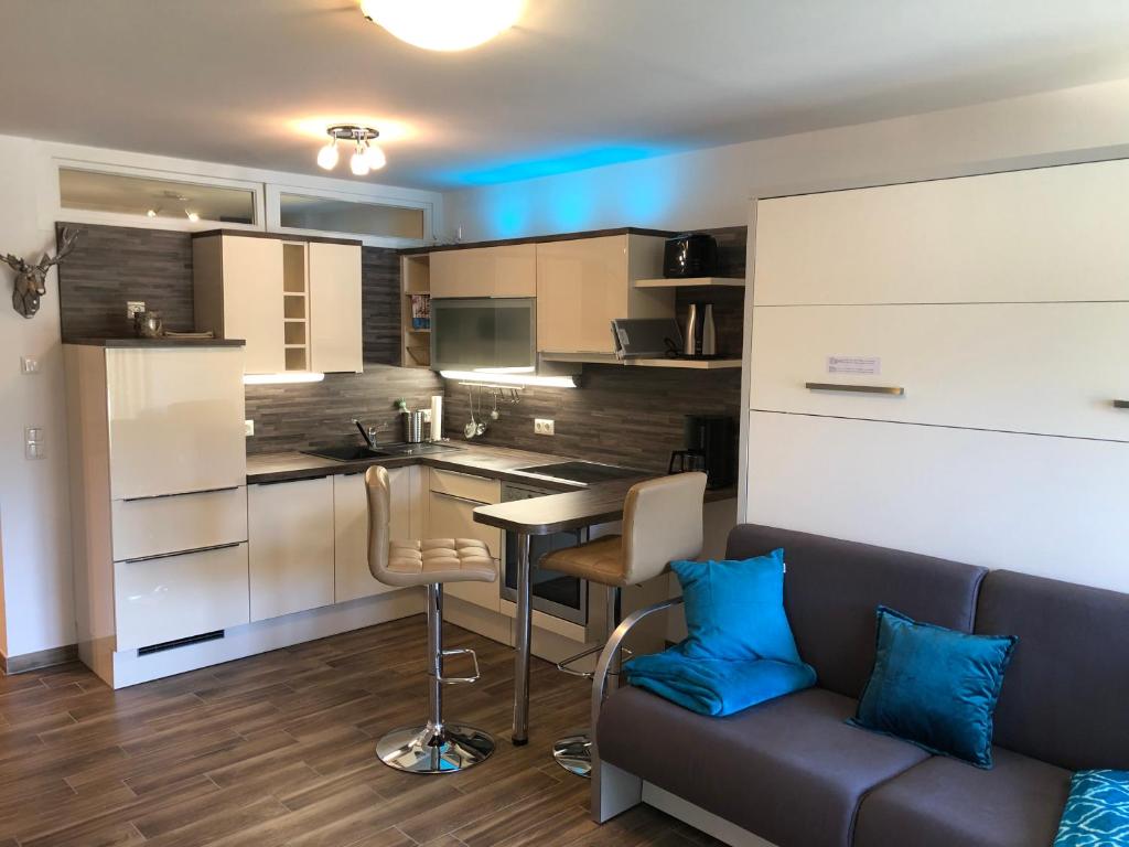 Una cocina o kitchenette en FeWo Gretchen