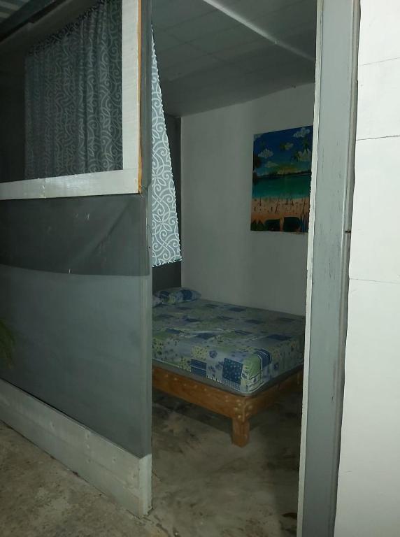 Postel nebo postele na pokoji v ubytování Delmar Hostal