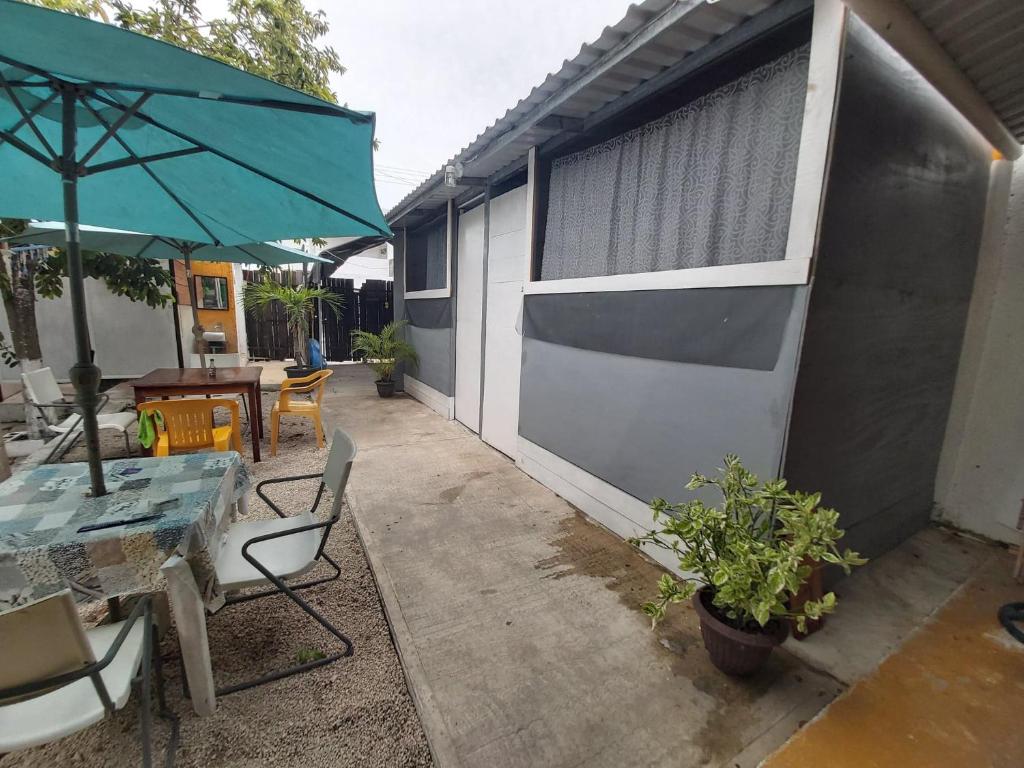Patio nebo venkovní prostory v ubytování Delmar Hostal