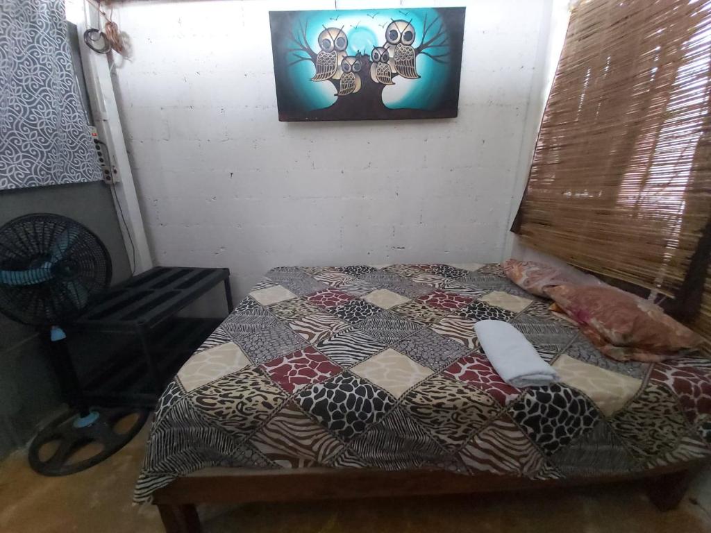 Postel nebo postele na pokoji v ubytování Delmar Hostal