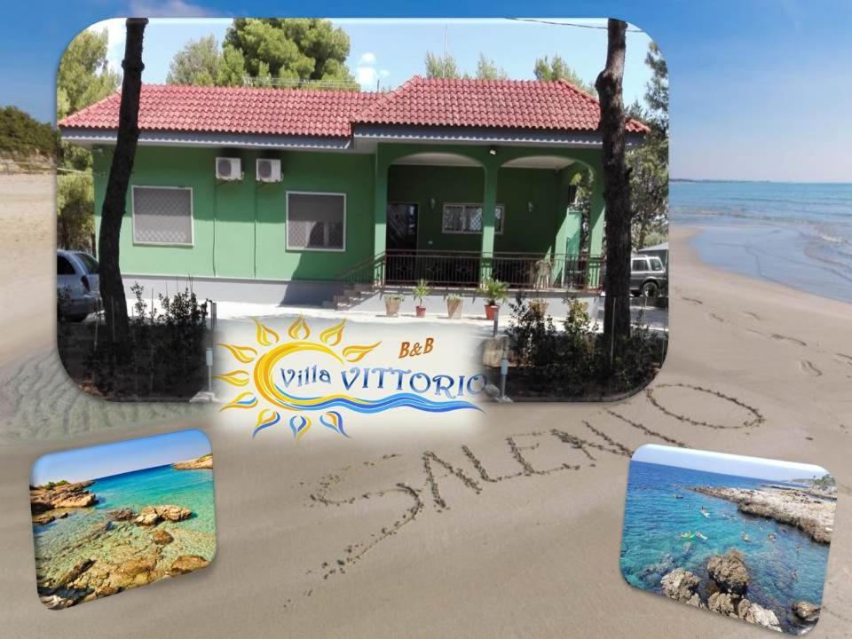 una casa en la playa con escritura en la arena en B&B Villa VITTORIO en Nardò
