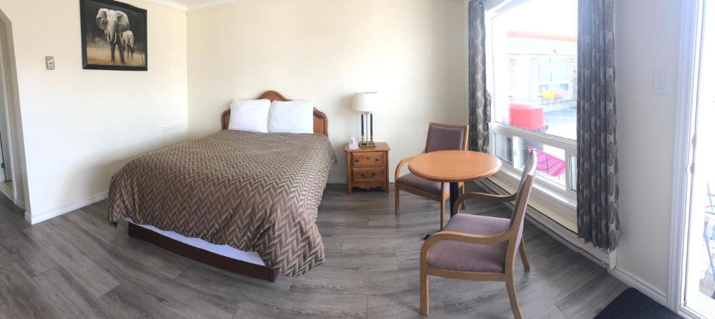 Postel nebo postele na pokoji v ubytování Century Motel