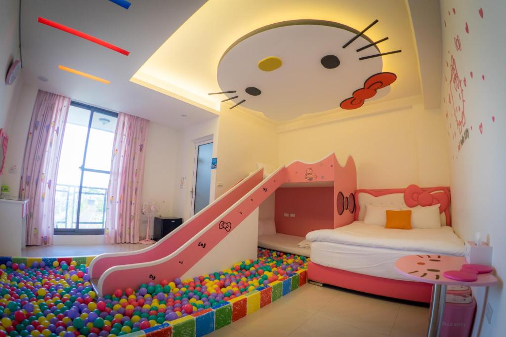 a childs room with a slide and balls at Myahome in Wujie