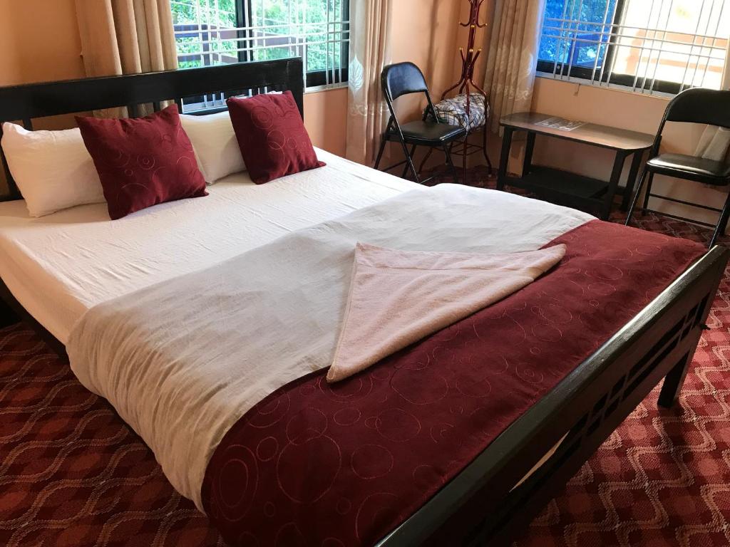 Postel nebo postele na pokoji v ubytování Hotel Brisha Sarangkot
